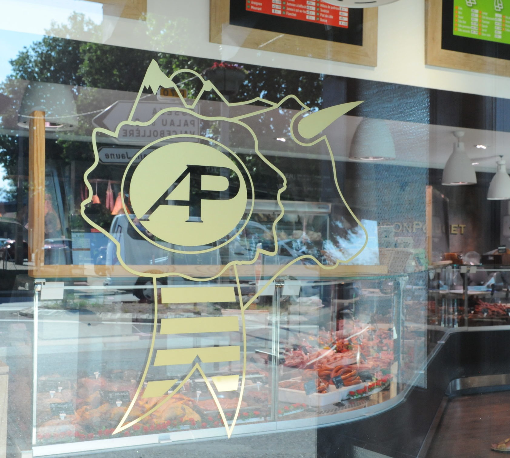 Maison Pouget - Boucherie Charcuterie à Bourg-Madame - La vitrine de la boutique